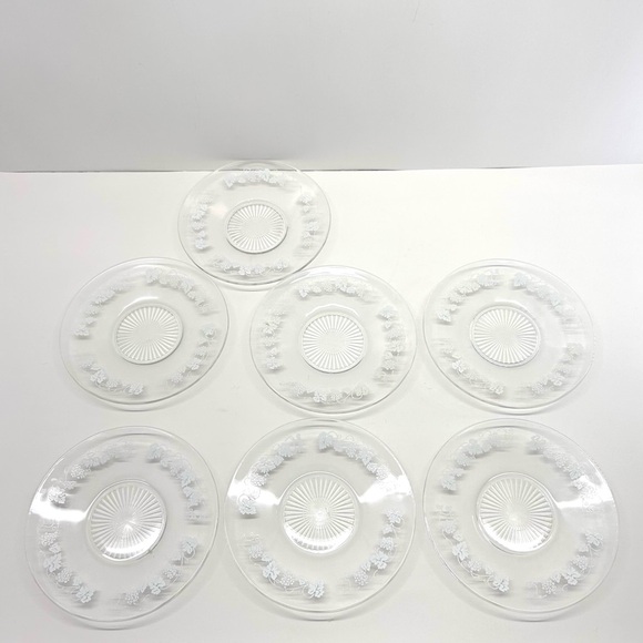 Anchor Hocking Clear Glass White Grape Vine Leaf Saucer Vtg Plates Set 7 - Picture 5 of 6
